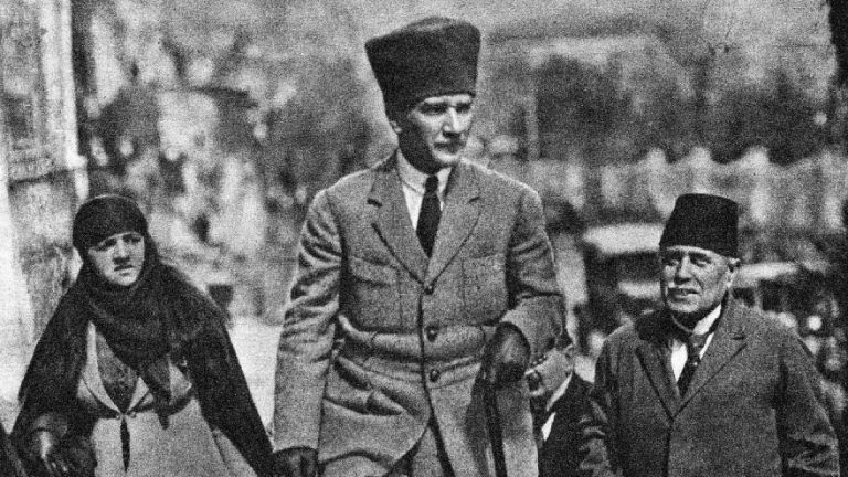 ataturk-fotograflari-depo-6_16_9_1589871320-880x495