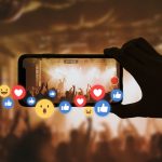 Live streaming concert for online social media with audience reactions
